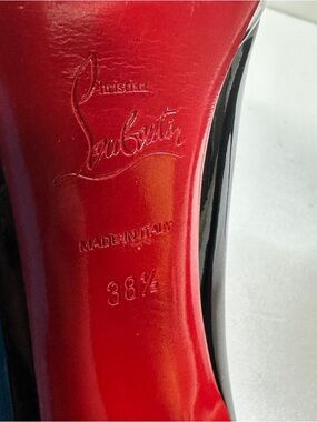 Christian Louboutin Black Simple Pumps 38.5 size